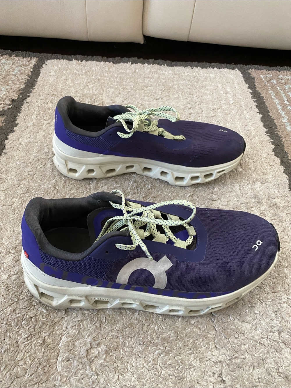 On Clouds CloudTec lace up sneakers men size 10 has wear